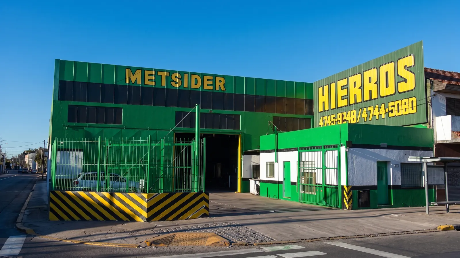 Frente del depósito de Metsider sobre la Ruta 197, San Fernando
